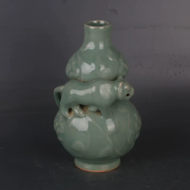 Antique ceramic relief divine beast gourd bottle home desktop decoration ornament modern exquisite handicrafts