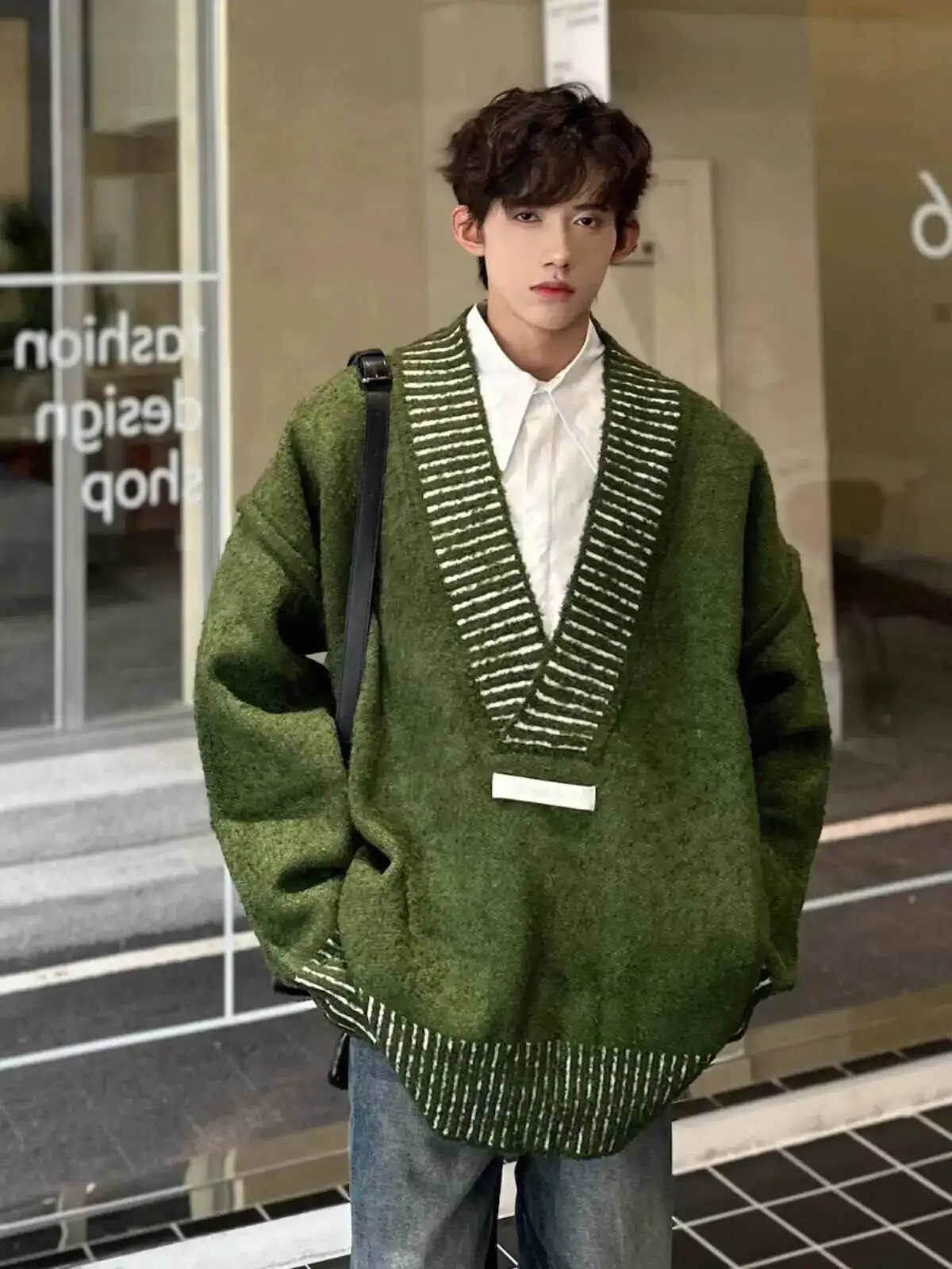 

Man Sweater Knitting Men's Apricot V Neck Sweater Vintage Lazy Style Low Cut Outerwear Premium Couple Knitwear