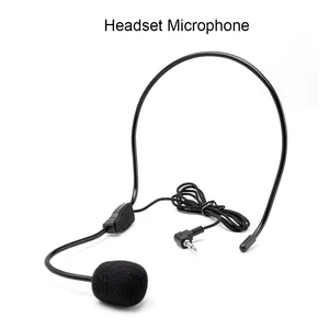 Sahnede bir mikrofonun kaidesindeki 6 büyük satış-no. 1