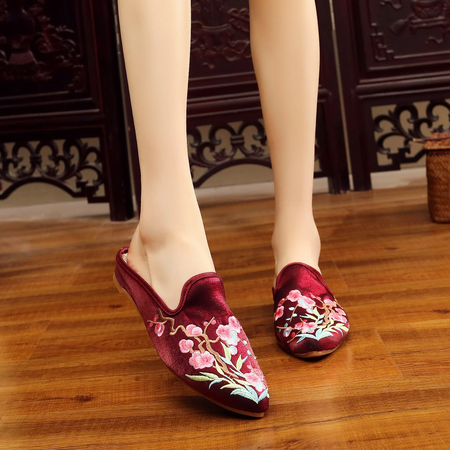 

Fashion Women Silk Pointed Toe Mules Slippers Summer Autumn Ladies Slip on Flat Shoes Slides Chinese Embroidered Flat shoe 41