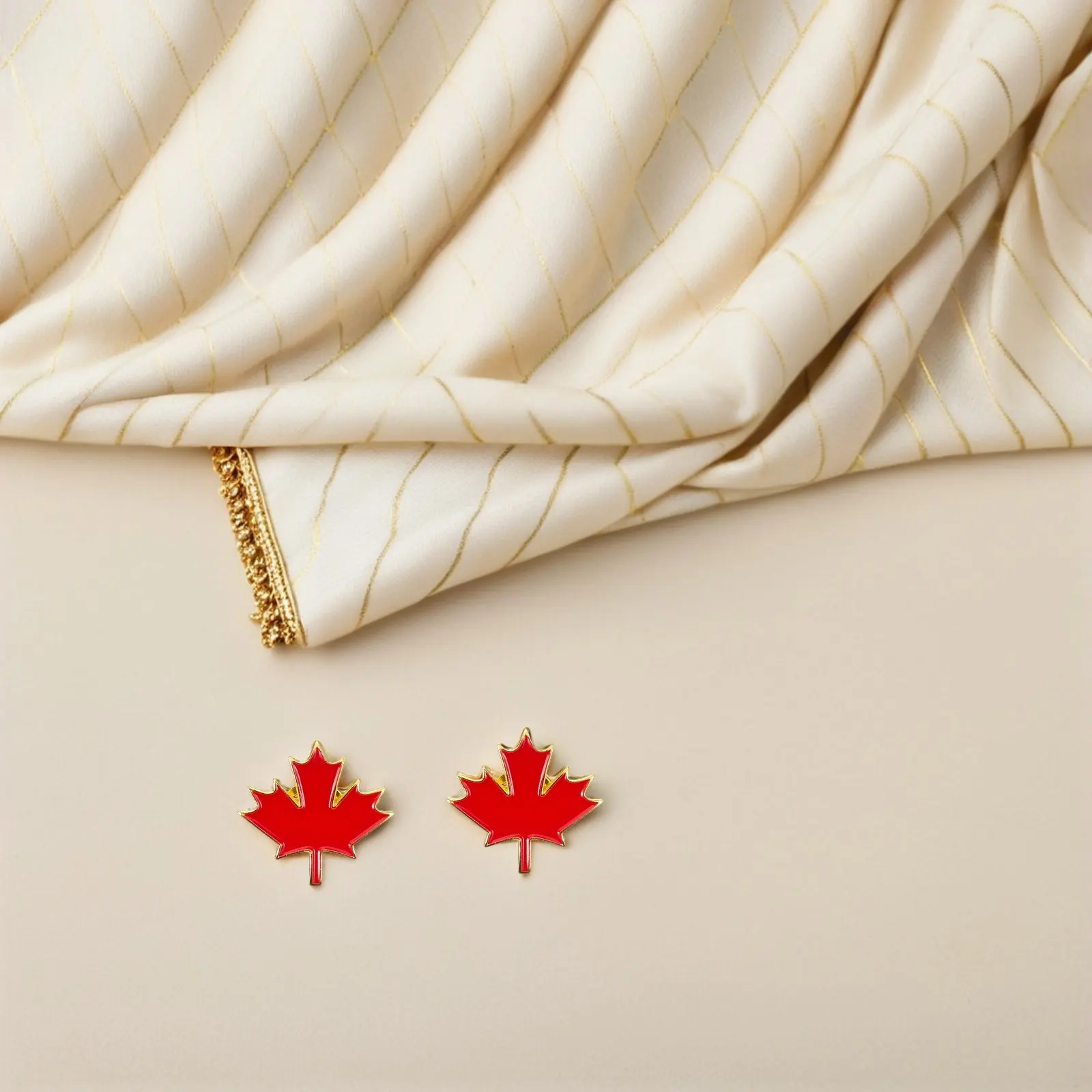 12Pcs Canada Day Maple Leaf Enamel Lapel Pin Metal Patriotic Canadian Country Accessory for Clothing Bags Hats Lapel
