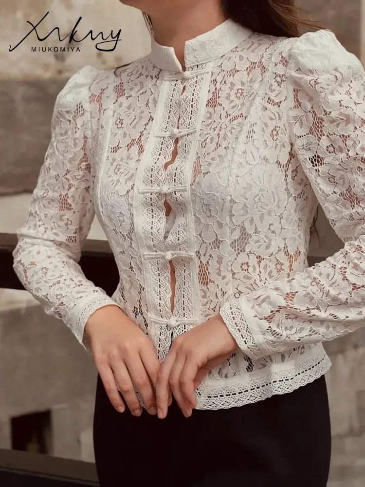 

Летние ажурные кружевные рубашки с длинным рукавом для женщин, облегающие кружевные топы с цветочным узором, бежевые, в ретро-стиле, белые рубашки для женщин, элегантные.