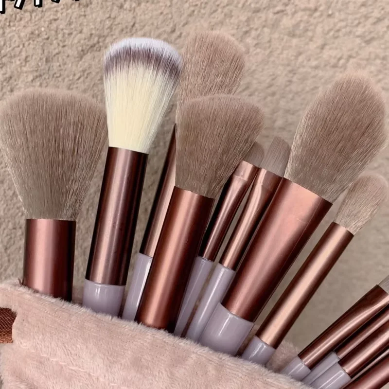 メイクブラシセット ソフトでふわふわ プロ仕様 ガーリー ハ - Huda Beauty Makeup Brush Set のレビューと価格
