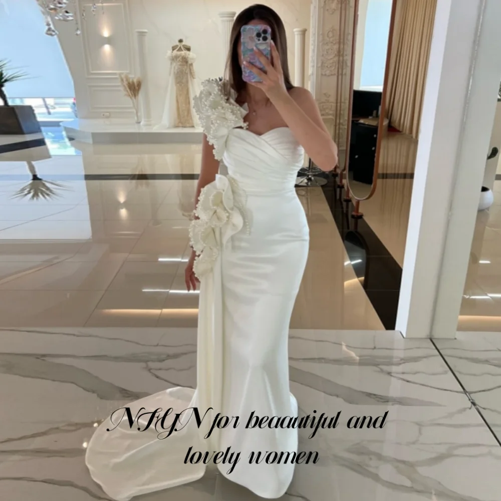 

NFYN White Elegant Formal Gown One-Shoulder Sleeve Shiny Pearls Prom Dresses Satin Mermaid Evening Dress for Woman Customized