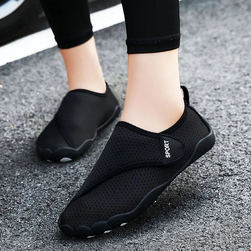 

Outdoor River Tracing Shoes for Men and Women, Beach Shoes, Sand-Proof Swimming and Snorkeling Shoes, Quick-Drying Fishing and Sea-Walking Shoes, Non-Slip