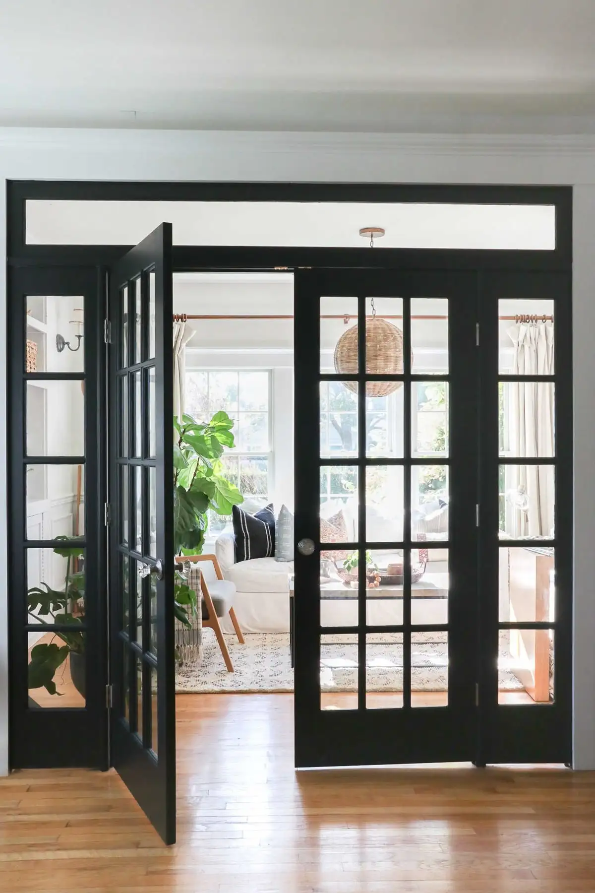 

Elegant White Aluminum Alloy Frame French Door Noise Reduction Weather Resistant for Villa Balcony French Door Custom Size