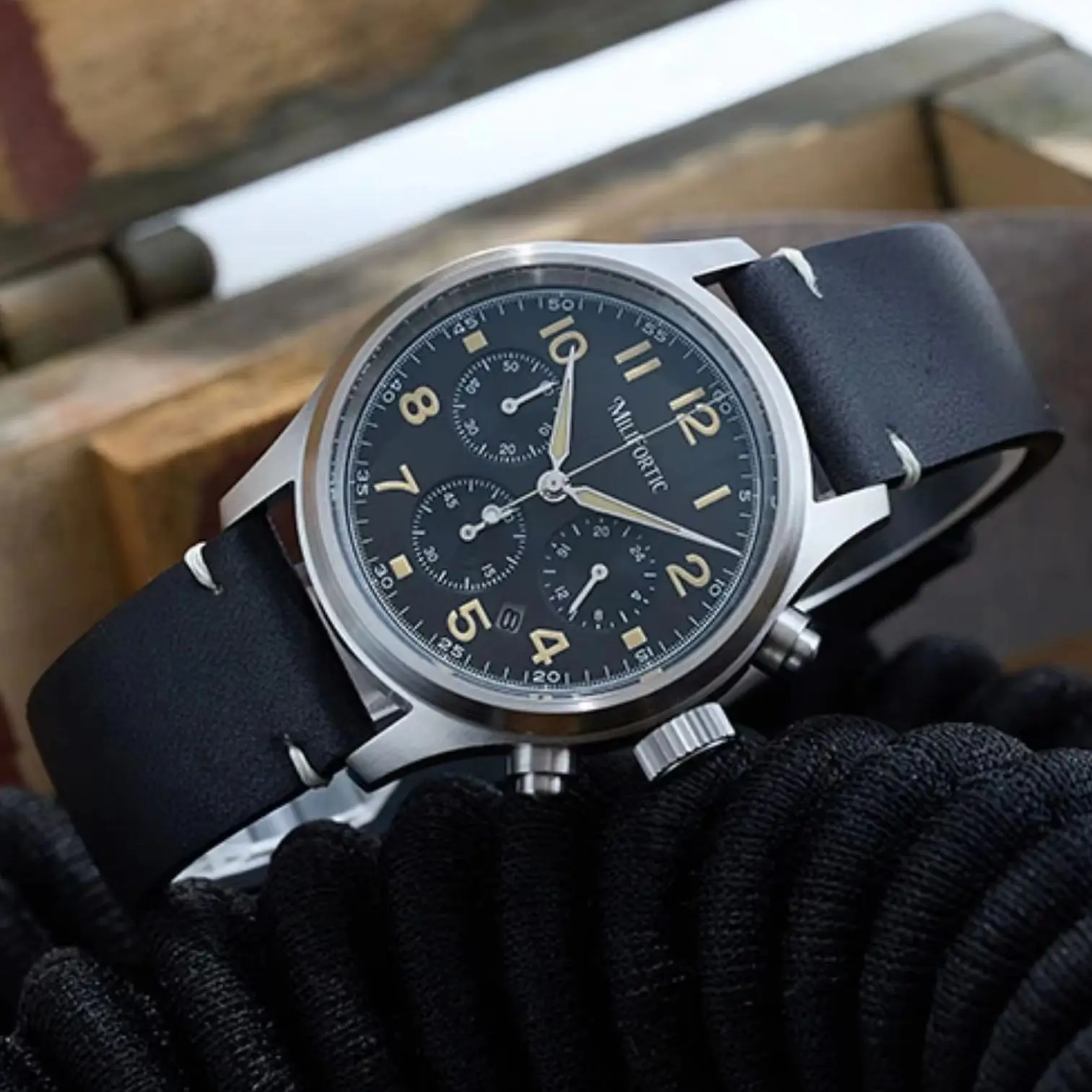 Milifort Herren Chronograph Uhr Pilot 39mm Solar Quarz Armbanduhr Saphirglas 10Bar Wasserdicht Leuchtend VS75 Uhrwerk