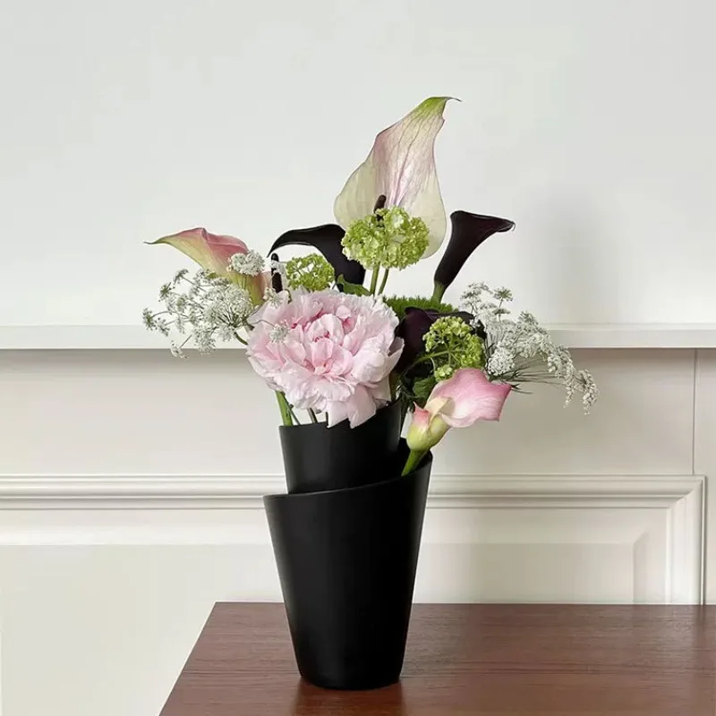 

Nordic minimalist design curled vase ornament, model room bedroom entrance flower arrangement ornament