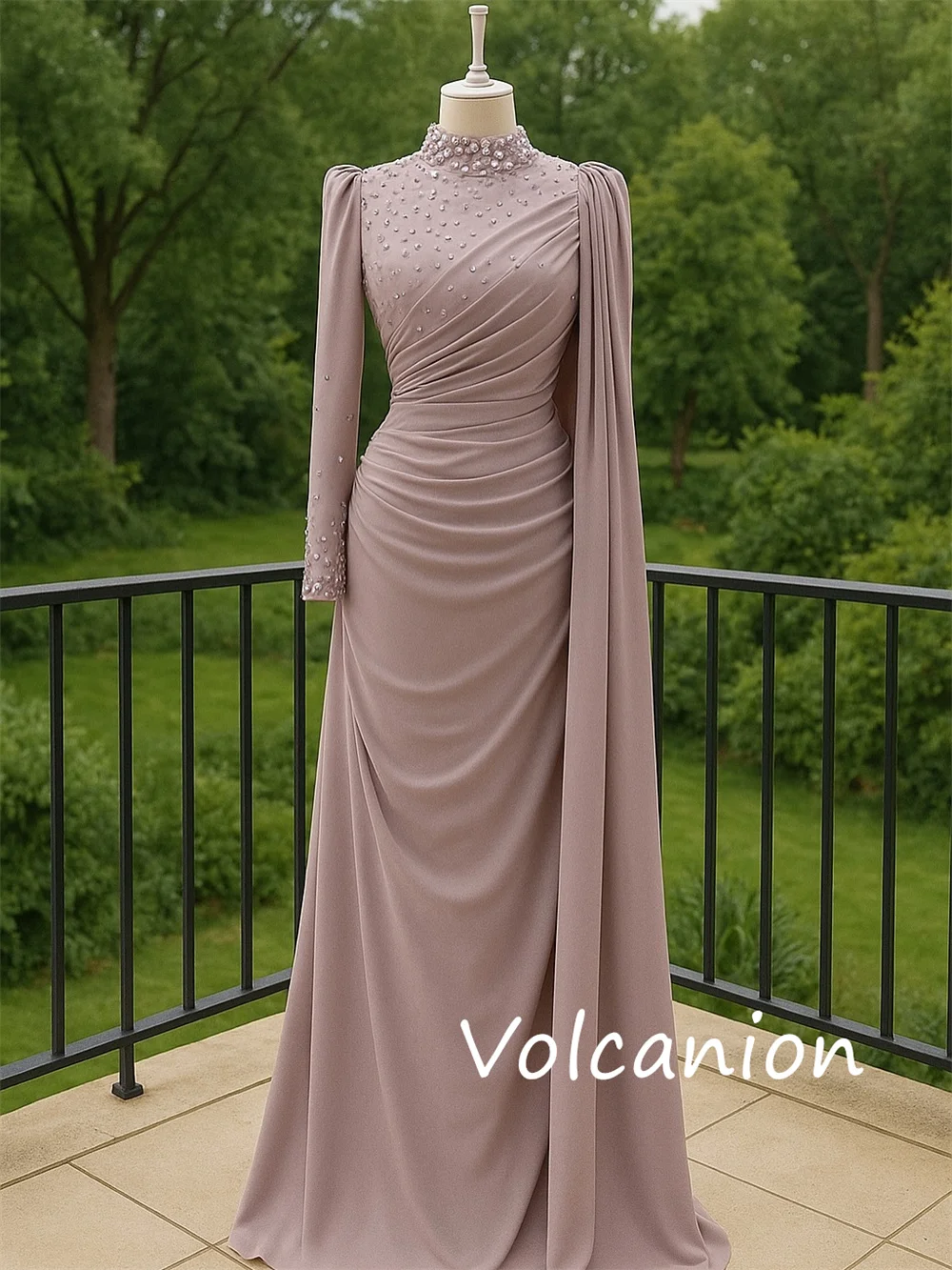 ที่กําหนดเองแฟชั่นเจอร์ซีย์ประดับด้วยเลื่อมจีบ A-Line คอยาวชุด Bespoke โอกาสสไตล์จีน