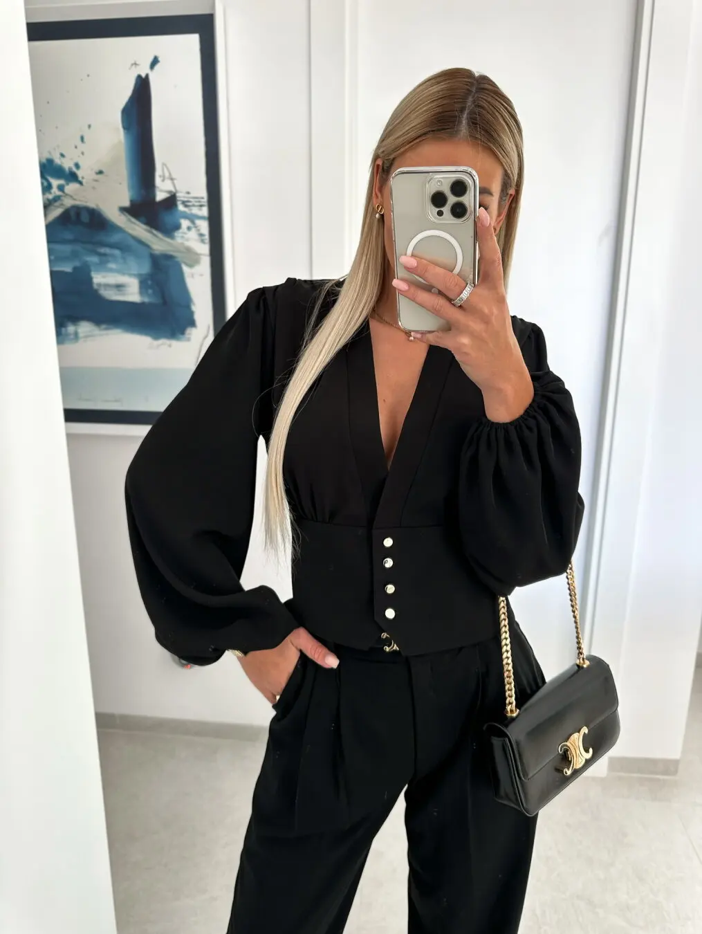 

Женская блузка с v-образным вырезом и длинными рукавами и пуговицами — элегантный топ с воздушными шариками для офиса и вечерней одежды