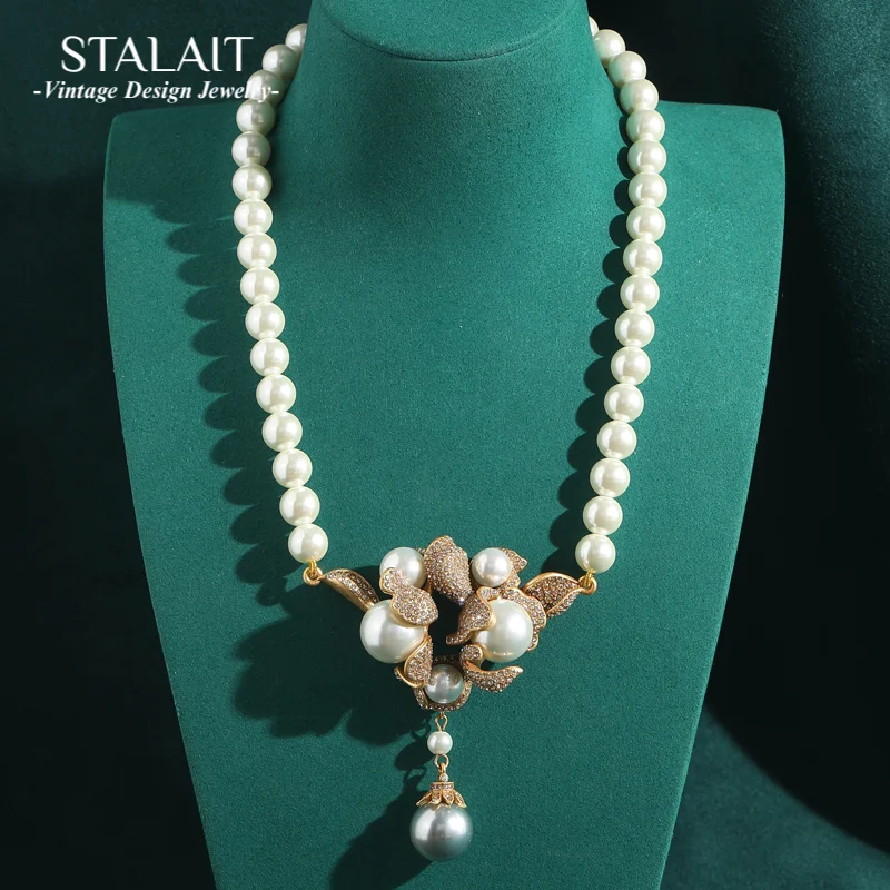 

Vintage Pearl Necklace Luxury Designer Flower Pendant Antique Gold Color Rhinestone Wedding Bride Gifts For Women Accessories