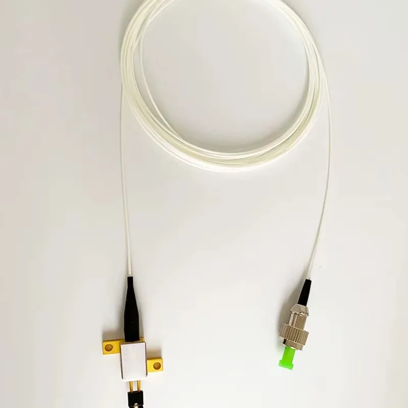 808nm 810nm 5W الألياف مقترنة ليزر ديود مع 105um أو 200um ألياف الليزر المتعددة 2-Pin حزمة