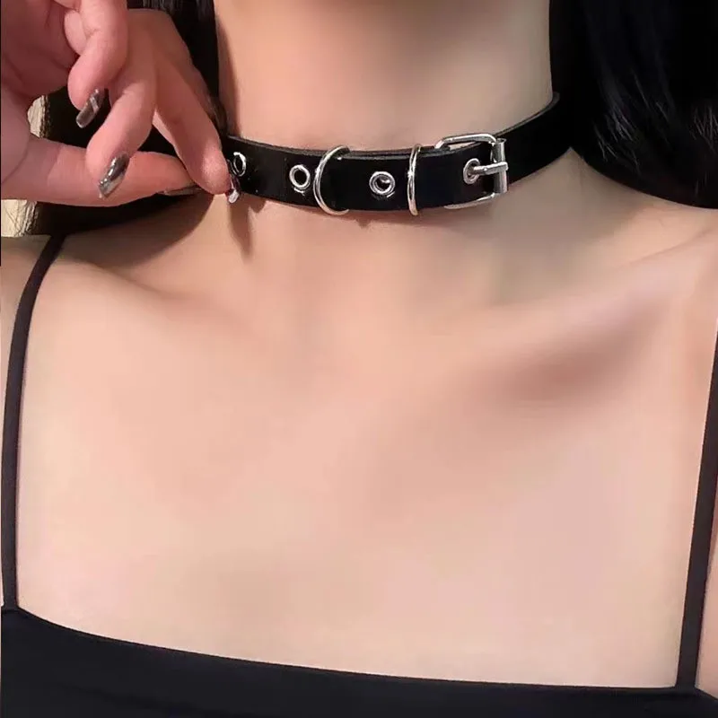 Sexy Schnallen-Halsband im flachen Stil aus PU-Leder, schwarze Choker-Halskette, Gothic-Schmuck für Frauen und Mädchen, personalisiertes Halsschmuck-Accessoire