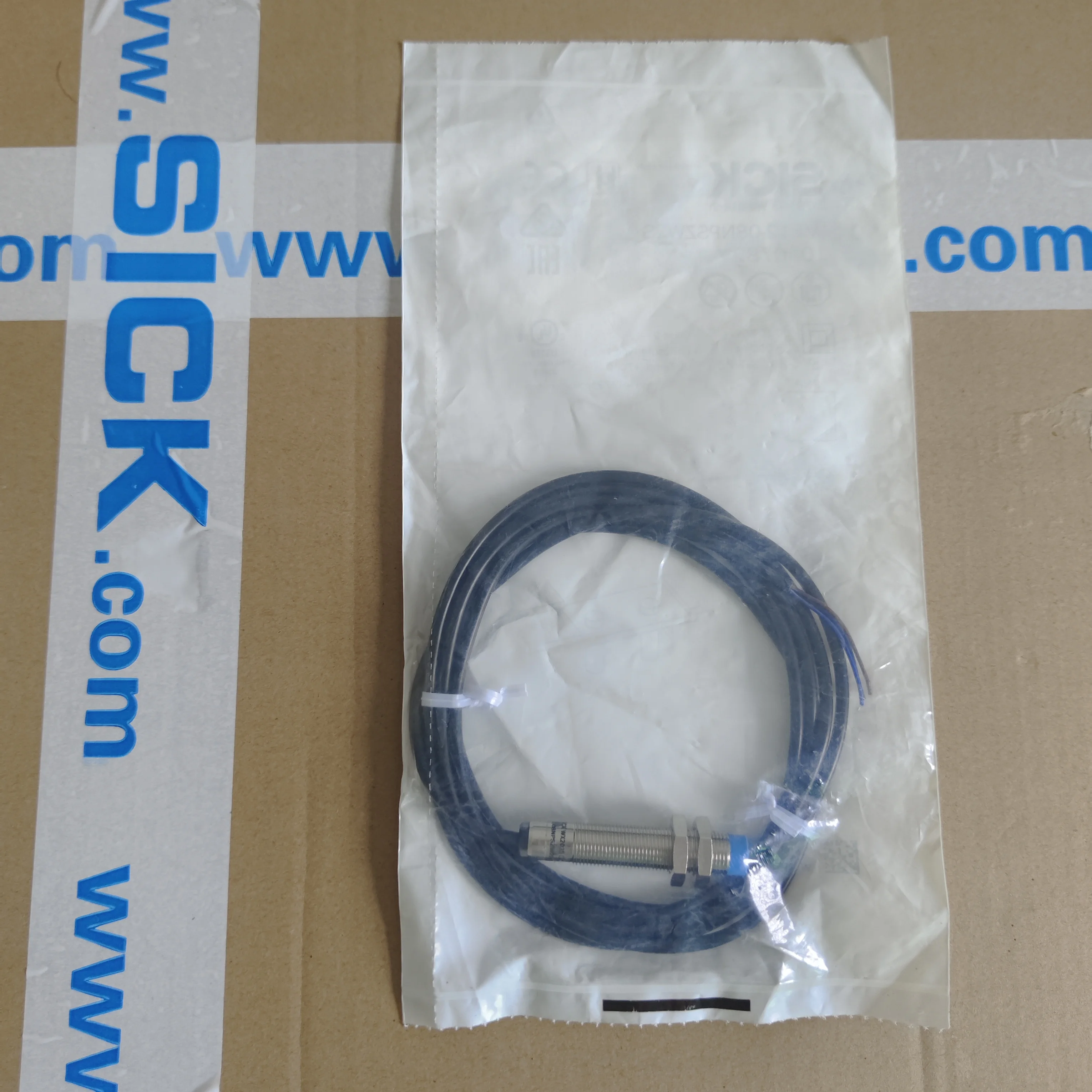 Индуктивный датчик приближения SICK IME12-08NPSZW2S Номер заказа 1040782 Бесконтактный переключатель Новый оригинальный подлинный в наличии