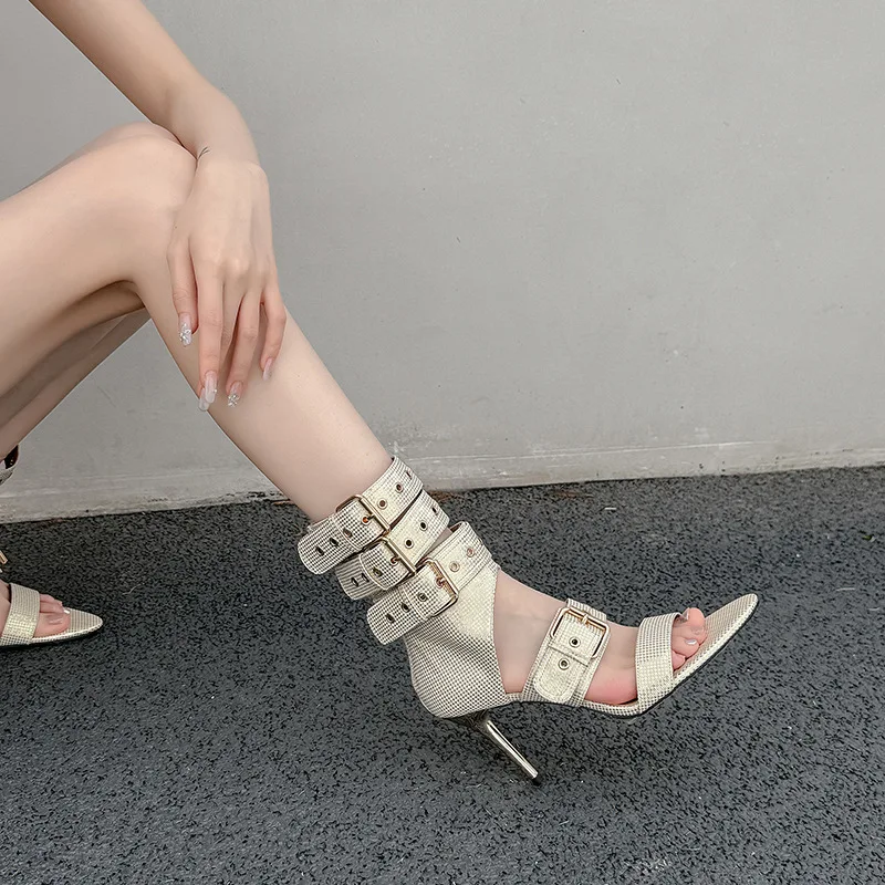 

Новинка 2023 года, женские высокие босоножки с открытым носком, большая окружность трубки, острый носок, туфли на шпильке, женские ботинки до середины икры с полым ремнем и пряжкой