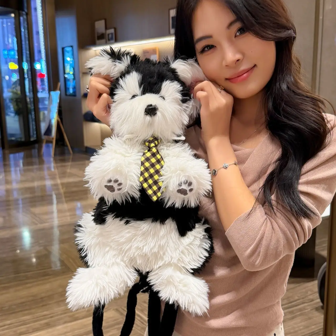 حقيبة ظهر لطيفة واقعية على شكل جرو للنساء من القطيفة للطالبات في الحرم الجامعي حقيبة نهارية للسيدات دمية شناوزر حقيبة ظهر كرتونية ناعمة أنيقة 2025 #2