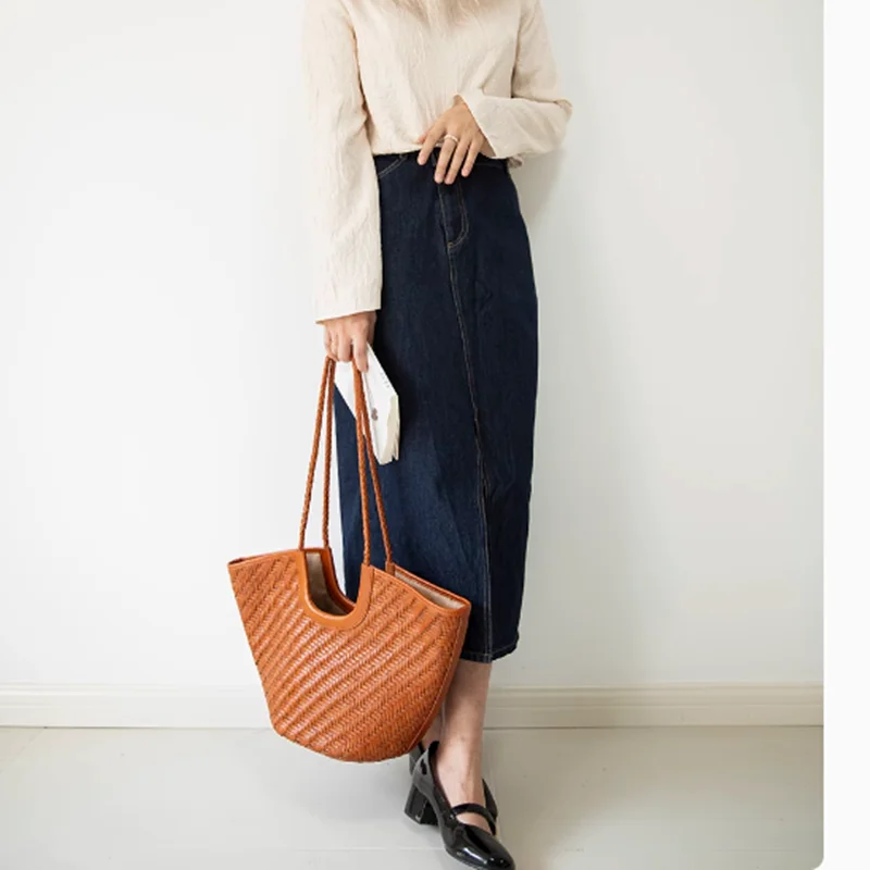 

Women's woven leather bag, retro armpit bag, European and American fashion, genuine leather, handmade, 2025