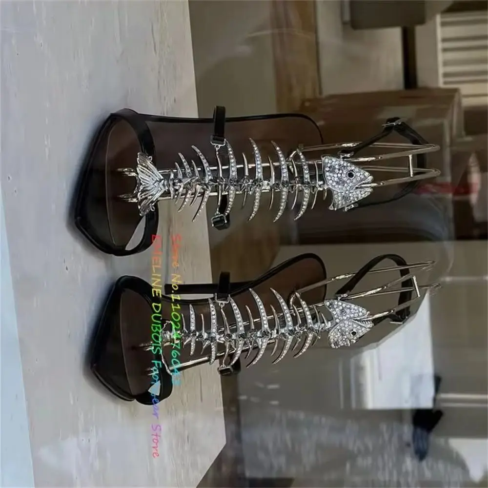 Sandales sexy à talons hauts en forme de T avec décoration en strass en forme d'arête de poisson, chaussures à bout pointu et talon aiguille, style slingback pour femmes