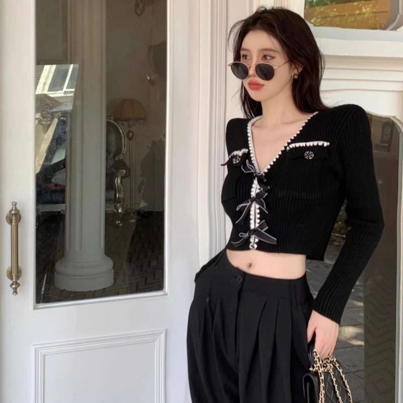 2025 musim semi baru wanita kardigan rajut pendek sweter hitam kancing busur leher V manis Fashion elegan pakaian rajut ramping lengan panjang