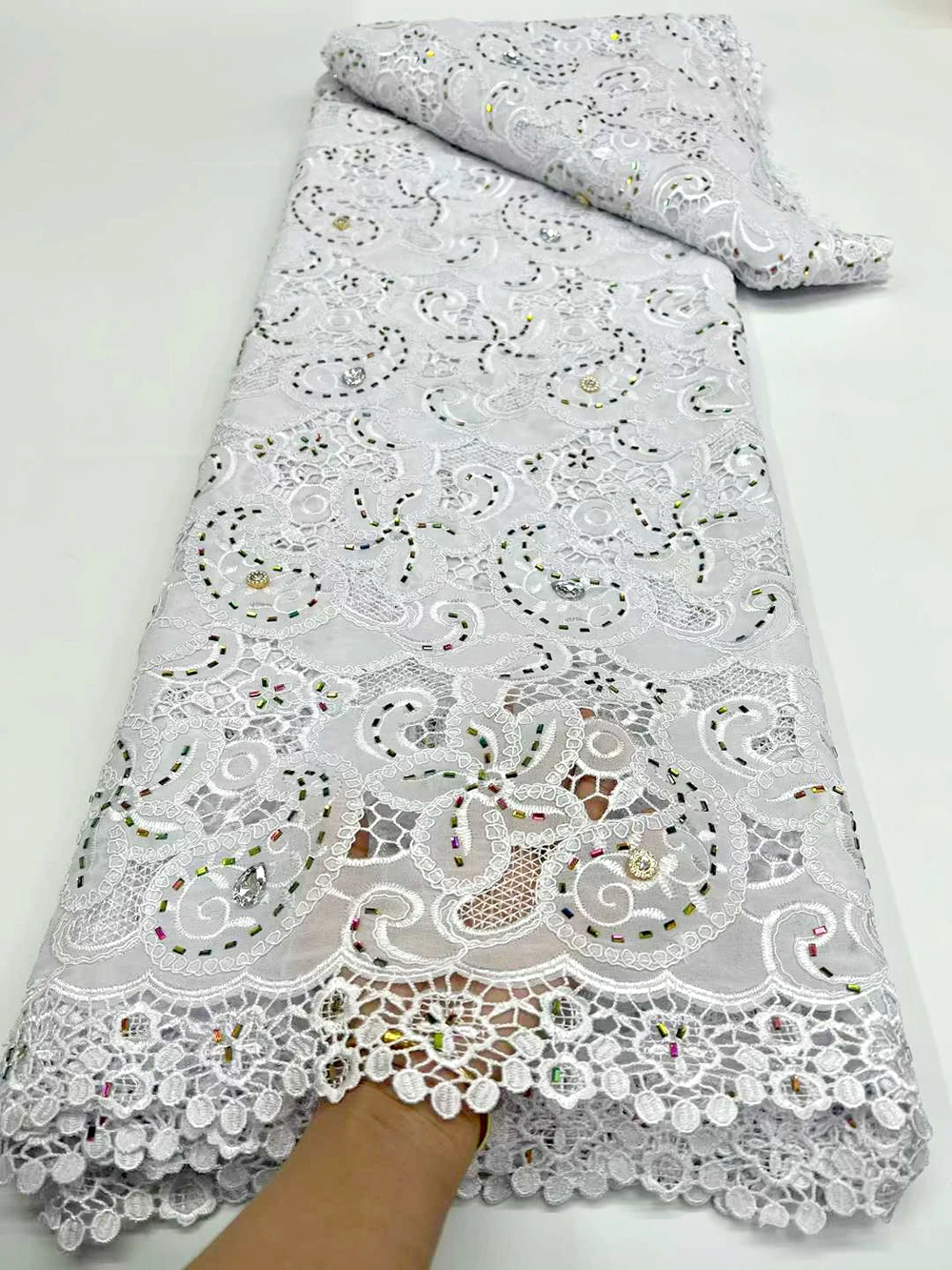 

Белая африканская шифоновая кружевная ткань 2026, новейшее высокое качество, нигерийская свадебная вышивка с камнями для жениха, французский для платьев
