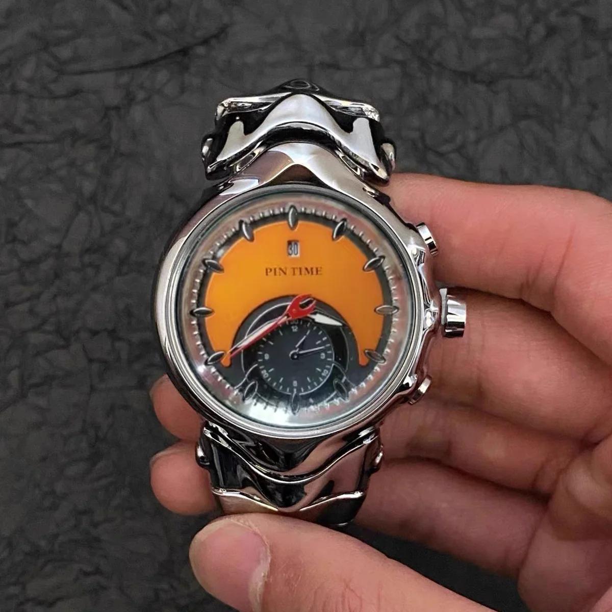 A Two Tone Dial Men's Watch with a Y2K Unique Design Retro and High-End Alloy Strap, a Fashionable Watch Male Clock view 5