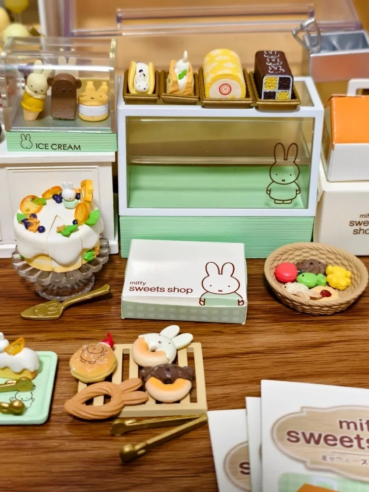 Mifile Dessert Shop Bakken Taart Miniatuur Scène Ijs Dessert Display Beeldje Blind Box Ornament Collectible Toy Figure