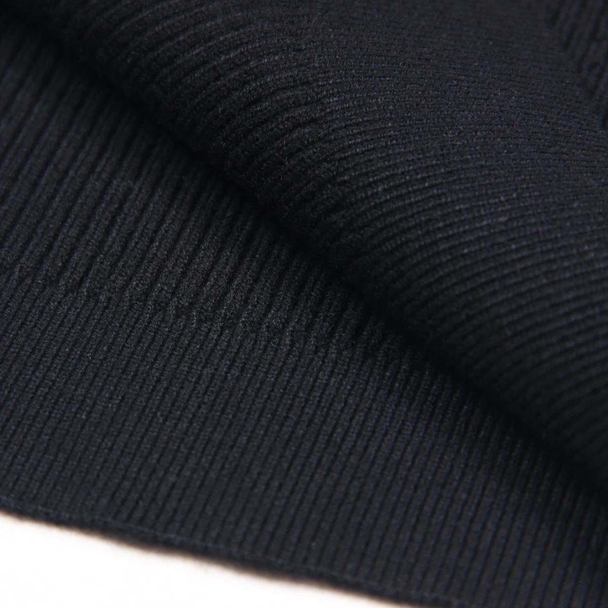 Sweter Wanita Leher Bulat Hitam Bawahan Rajutan Campuran Wol Serbaguna Klasik Mode Kualitas Tinggi Baru Musim Semi dan Musim Gugur