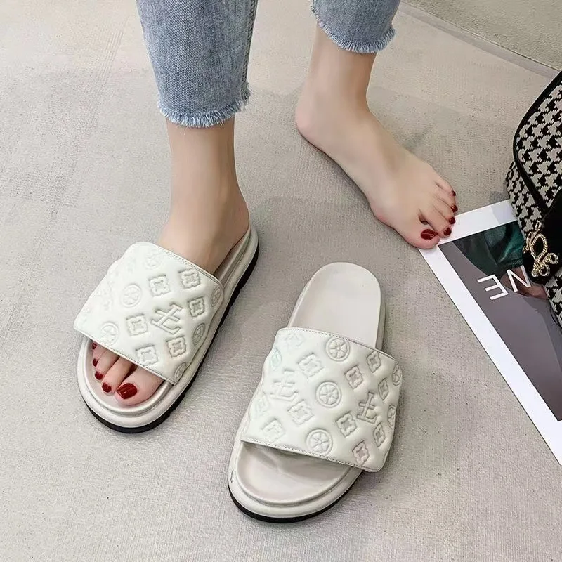 Women Slippers Summer New Fashion Elegant Luxurious Designer Slippers Thick Sole Non Slip Women Home Casual Flip Flop