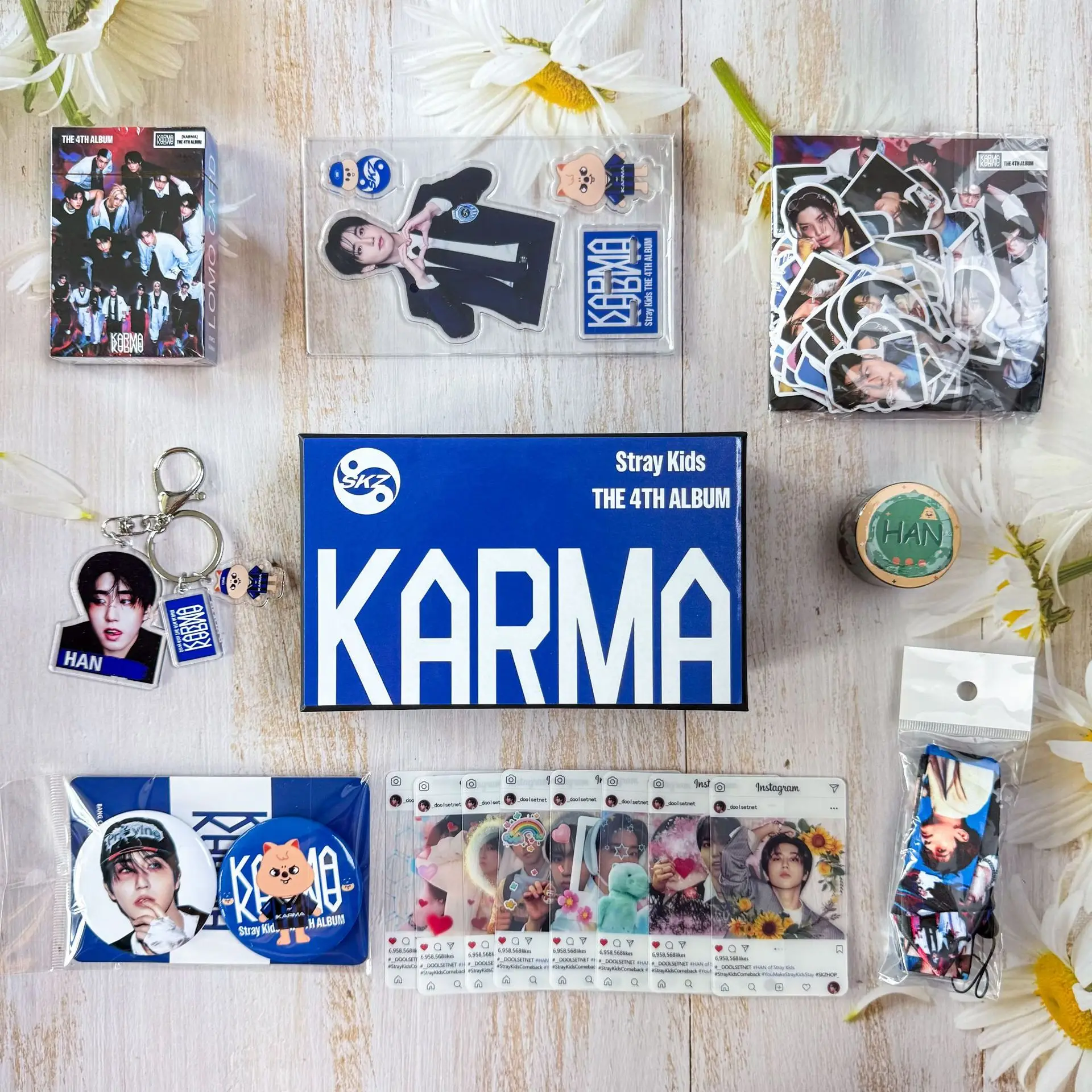 Han STAY SKZOO KPOP Stray Kids kotak hadiah, mini album KARMA merchandise, gantungan kunci, stiker, kartu, set lanyard, hadiah liburan