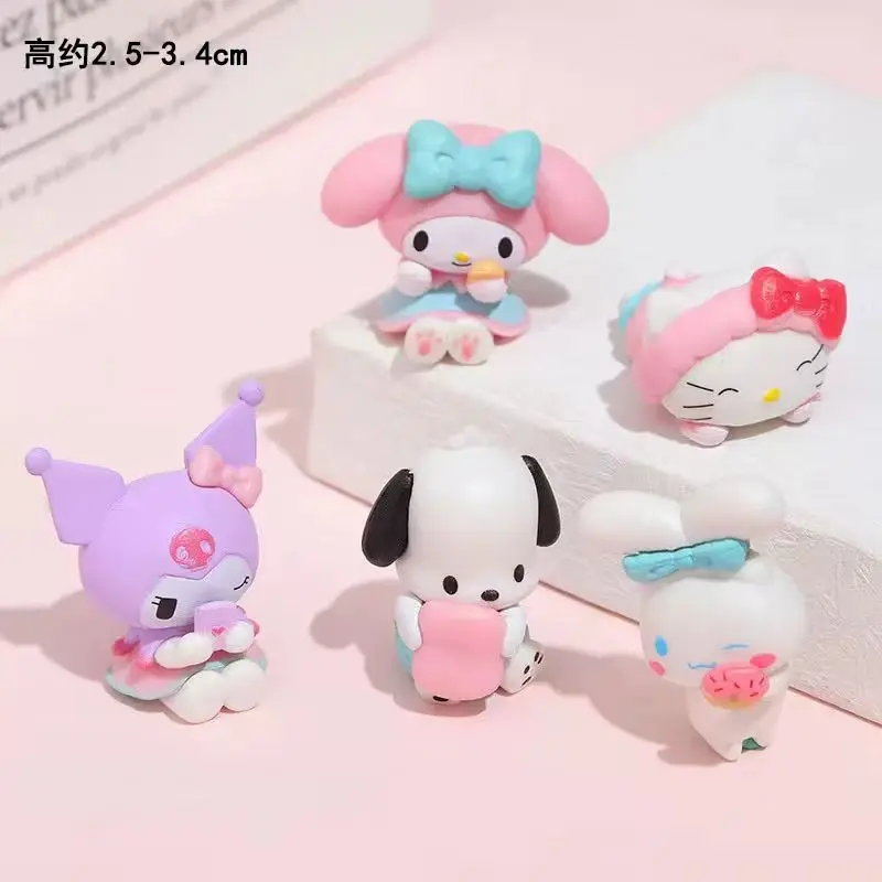 5pcs Figur Aksi Sanrio Cinnamoroll Kuromi Melody Figur Kartun Periferal Kepribadian Lucu Dekorasi Kamar Hadiah
