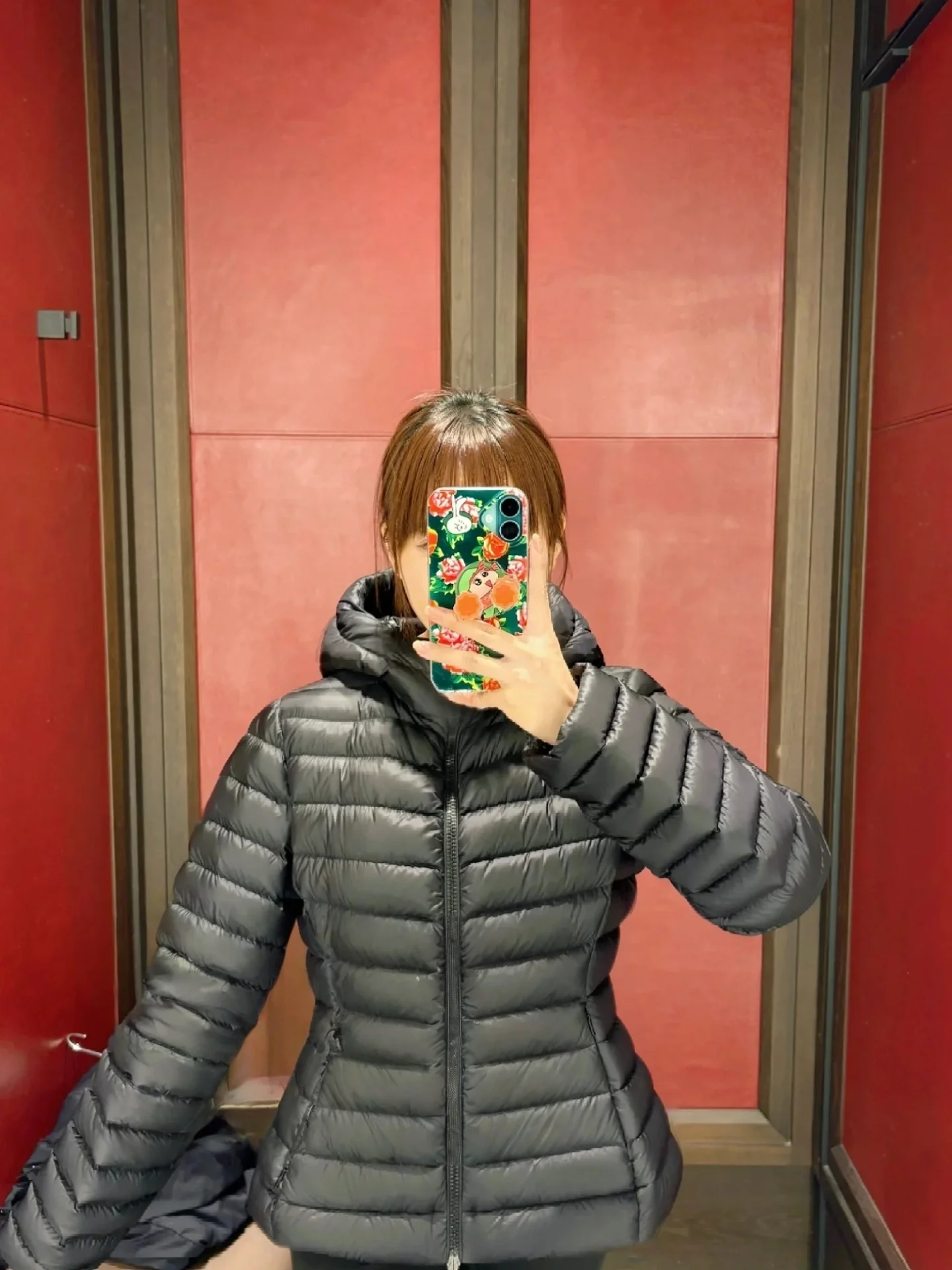 

Ultra-Light Warm White Goose down Puffer Jacket Hooded Short Style Fashionable Slim Fit Simple Design Versatile for Women