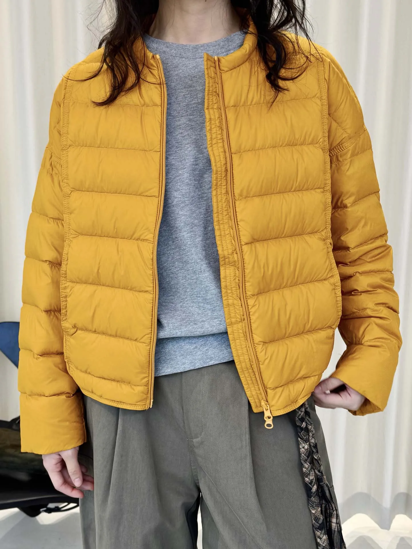 Zimowa kurtka puchowa damska w stylu koreańskim, prosta, codzienna, jednolita, biała, z puchem kaczym, krótka, ciepła.