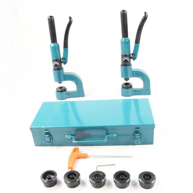 Hydraulic hole opener, bridge hole punching machine, punch free