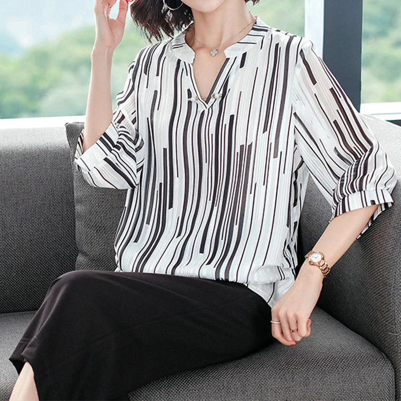 Casual Vintage Striped Printing Chiffon Shirt Summer 2024 New V-Neck Three Quarter Sleeve Loose Pullovers Blouse Ladies Clothing