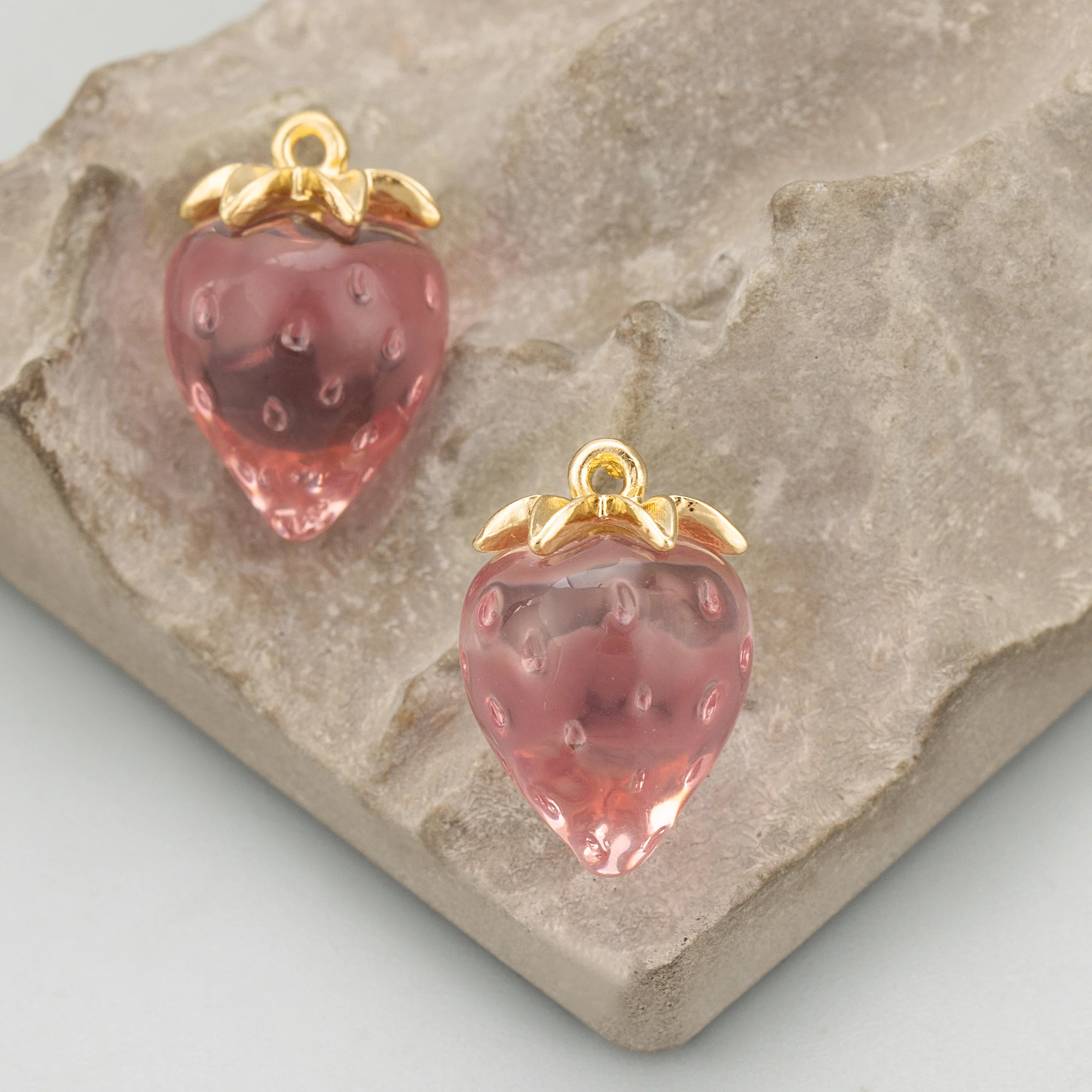 GUFEATHER,6pcs/lot,MF93,jewelry accessories,acrylic,18k gold plated,copper,strawberry shape,charms,jewelry making,diy pendants