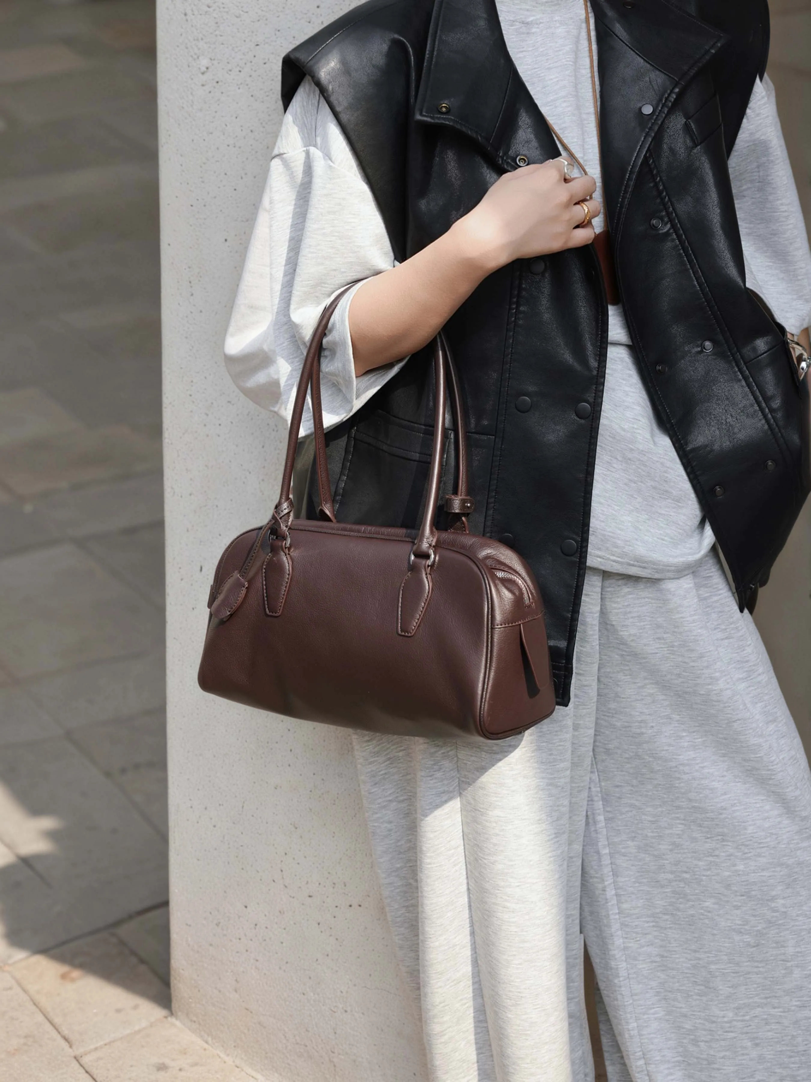 

Genuine Leather Bowling Bag Women's Handbag Minimalist Style Black Shoulder Bag Light Luxury Niche Design First-Layer Cowhide Bag