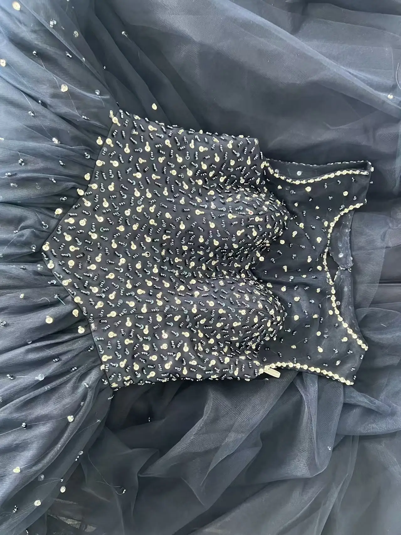 Suknie balowe na maskaradę szyte na miarę, bufiaste sukienki na słodkie szesnaste urodziny, granatowe sukienki Quinceanera, perły, błyszczące, luksusowe kryształy, odkryte plecy. — zdjęcie 6