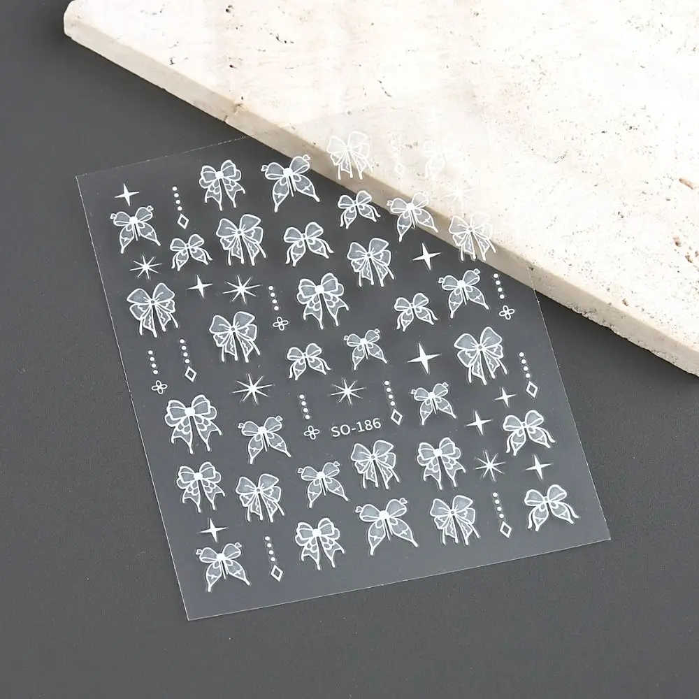 3D チャームネイルアートステッカー花びらシンプルな黒、白の花のウェディングデザイン粘着スライダーデカールネイルデコレーション