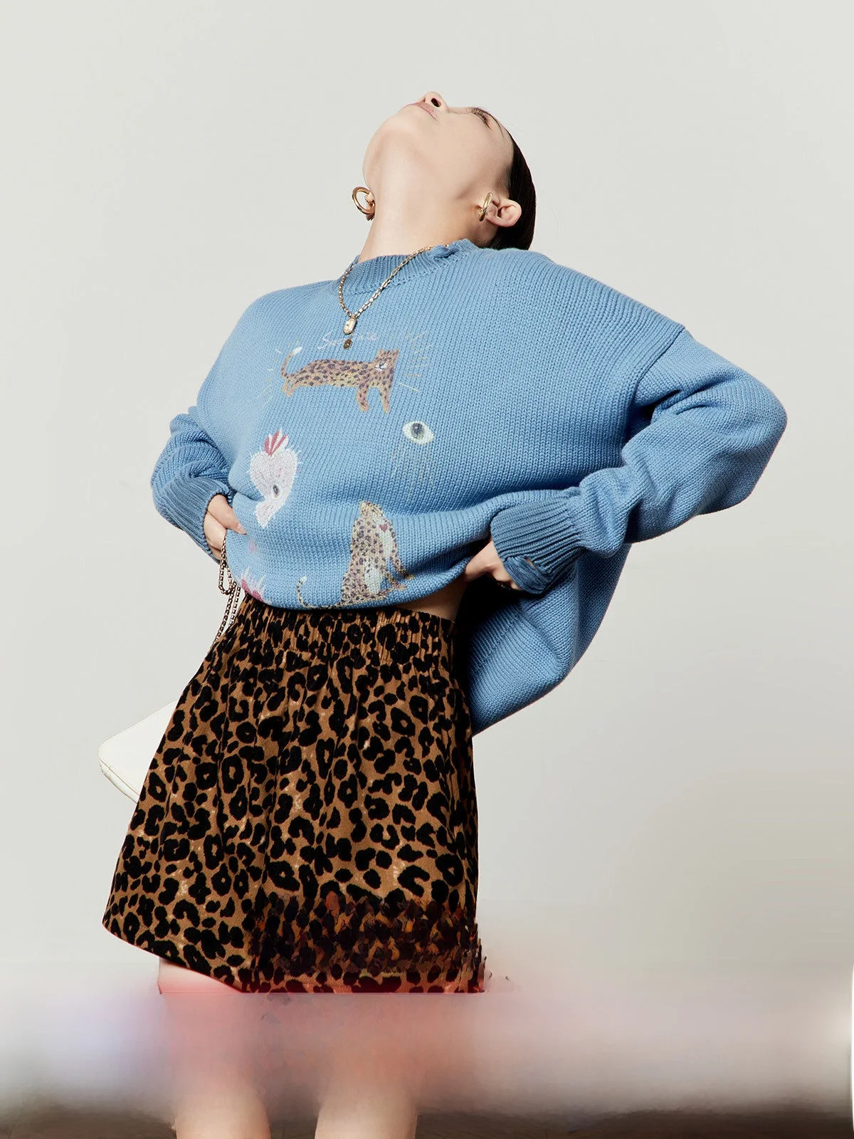 

Синий вязаный повседневный свитер для женщин, бренд Zhou Li Wu, весна 2026, новинка, свободный крой, длинный рукав, круглый вырез, леопардовый принт