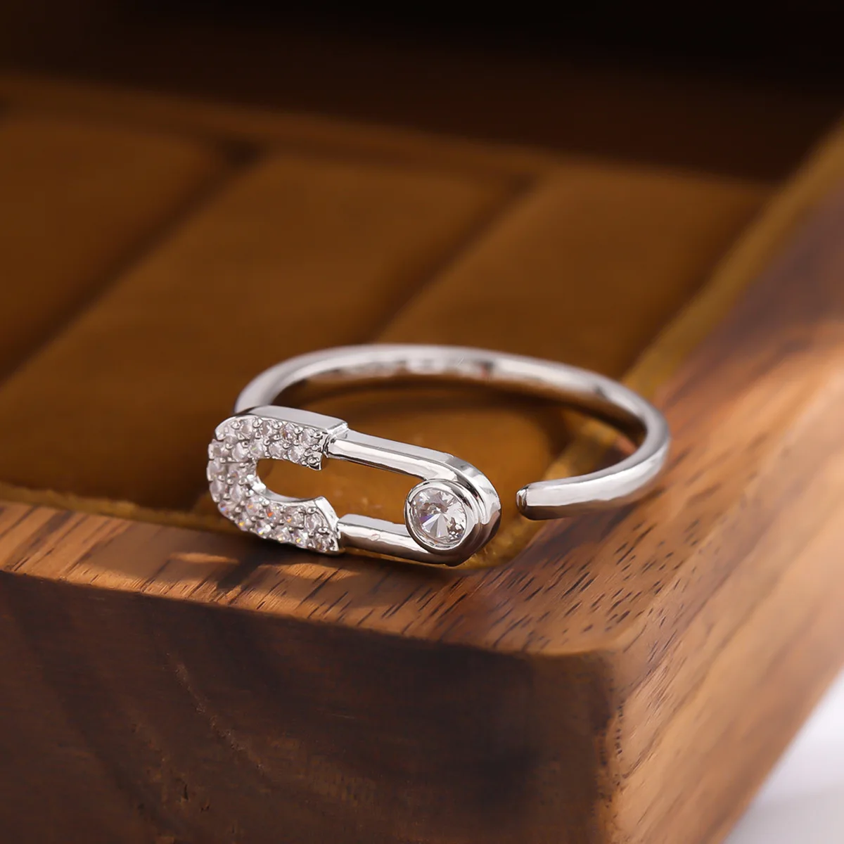 

New Fashion Creative Paper Clip Modeling 925 Sterling Silver Personality Temperament Crystal Sweet Opening Rings R371