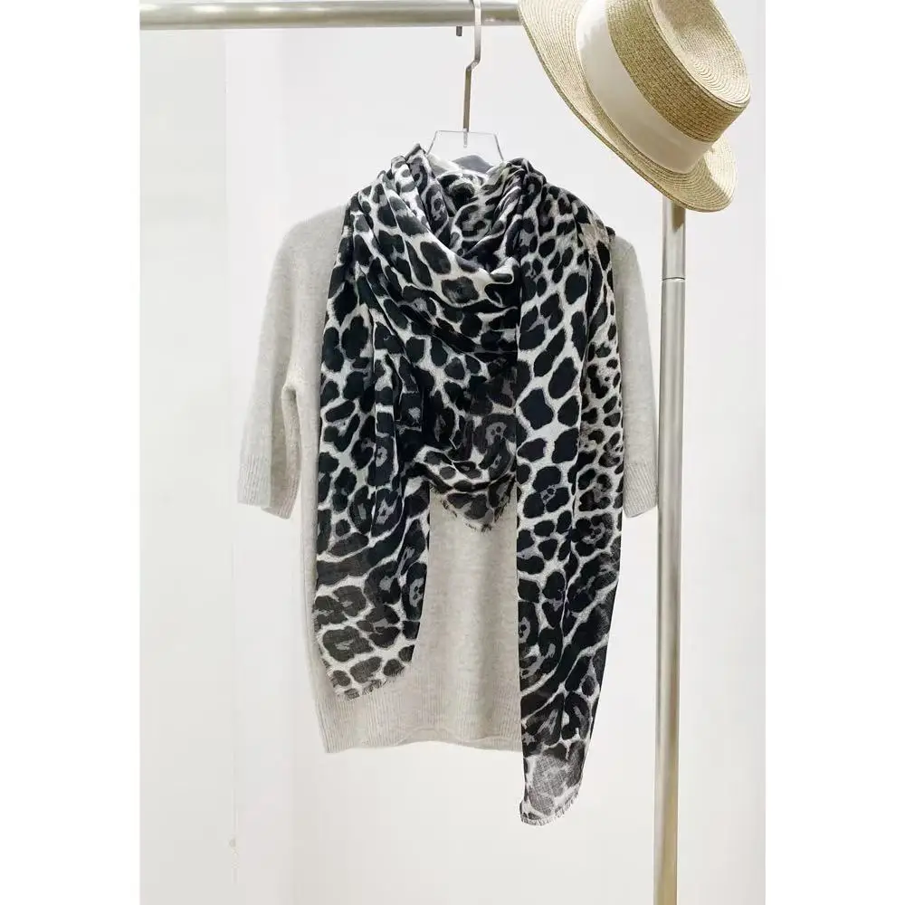 Women 100% Wool Black White Gradient Leopard Print Square Scarf Neck Bandana Retro Animal Pattern Women's Stole
