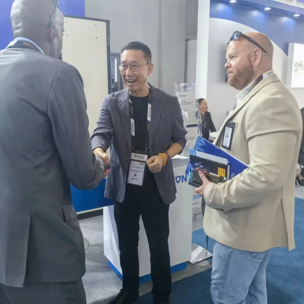 أمان المستوى التالي: كاشف المعادن المحمول المشي مع شاشة رقمية تعمل باللمس للفحص الدقيق