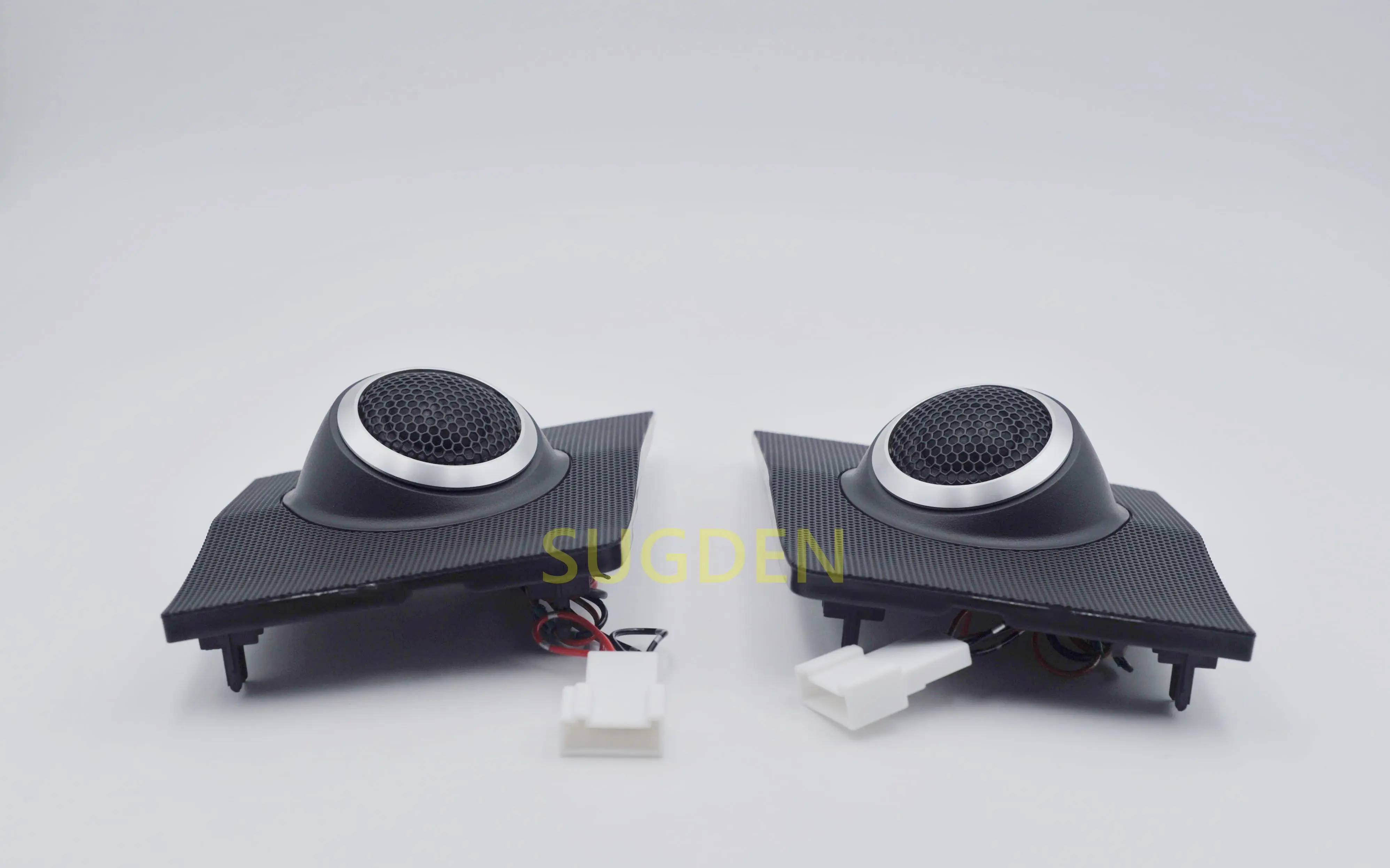 Applicable to RAV4, dedicated high-fidelity high-frequency speaker with lossless wiring for the rear audio system.