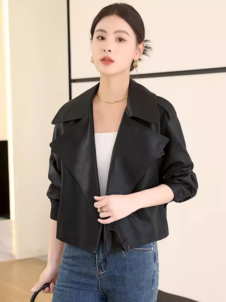 Nouvelle veste en cuir courte pour femmes au printemps et à l'automne Mode Grande veste en peau de mouton à col rabattu Cuir fendu Streetwear décontracté