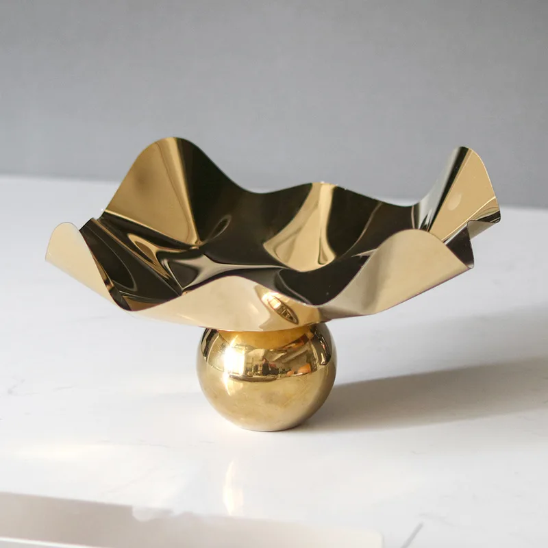 

Золотая металлическая фруктовница на высокой ножке, декоративные тарелки, салатница, тарелки для десертов неправильной формы, поднос для украшений, блюдо для димсамов, тарелка для выпечки