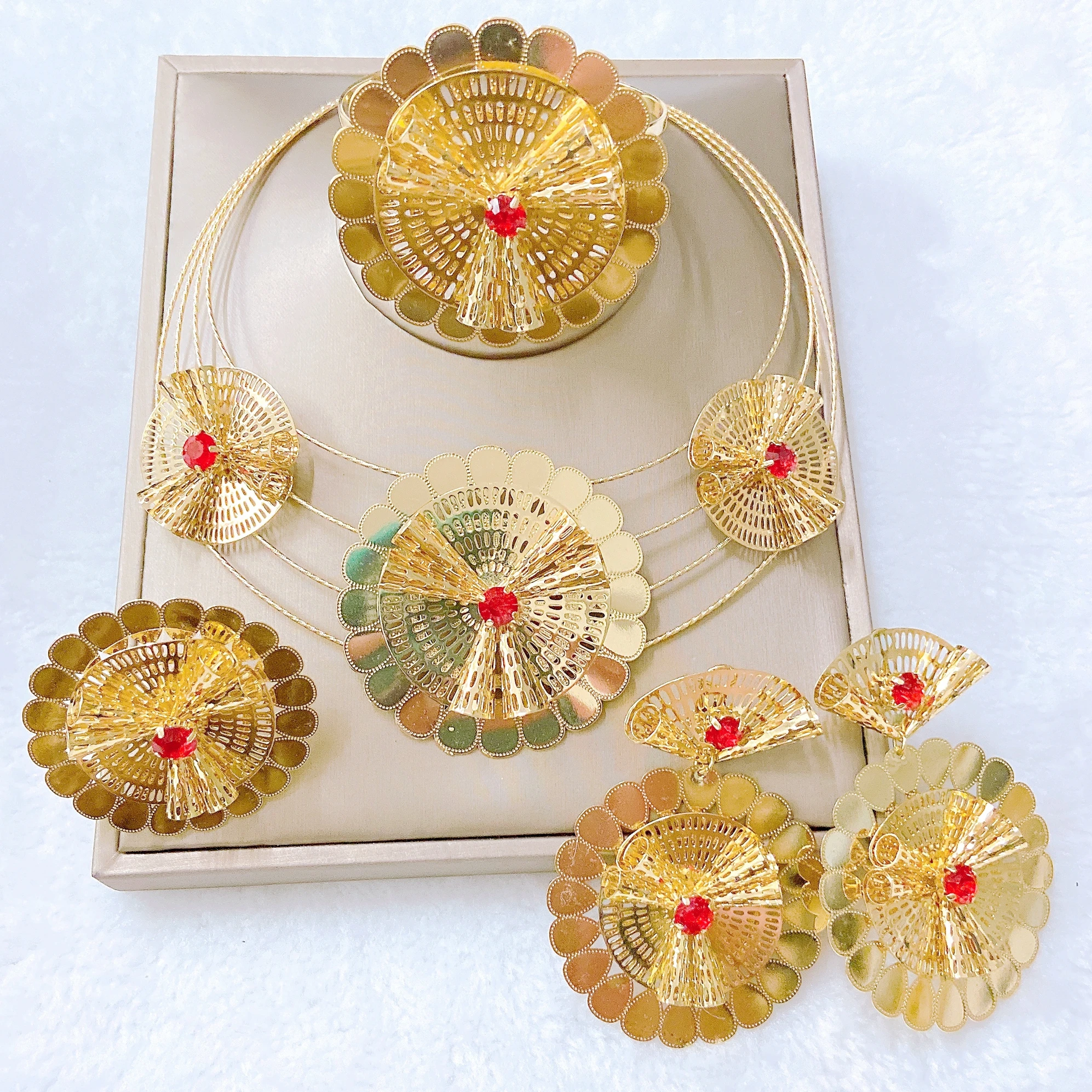 

Italian Good Replica 24k Gold-plated Exquisite Jewelry Set Woman Party Wedding Gift