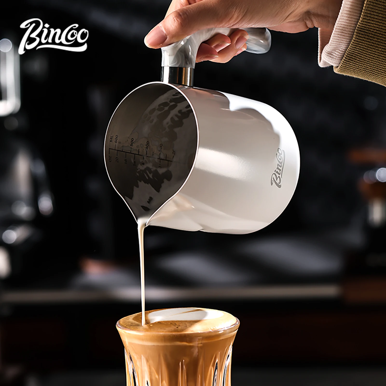 

Bincoo Latte Art Pitcher 600ml with Sharp Spout Pressure Texture Design for Milk Foaming and Flow Control Barista Tool Perfect