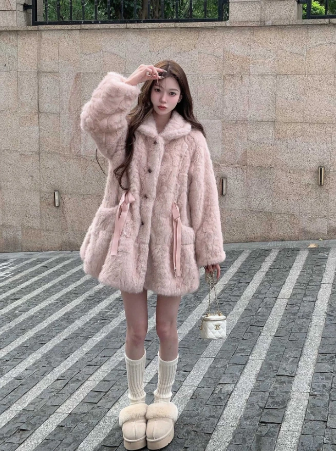 

Adorable Bow Tie Thiened Long Coat for Women Winter Warm Faux Fur Jaet Loose Fit Mid-Length Coat Knot Design