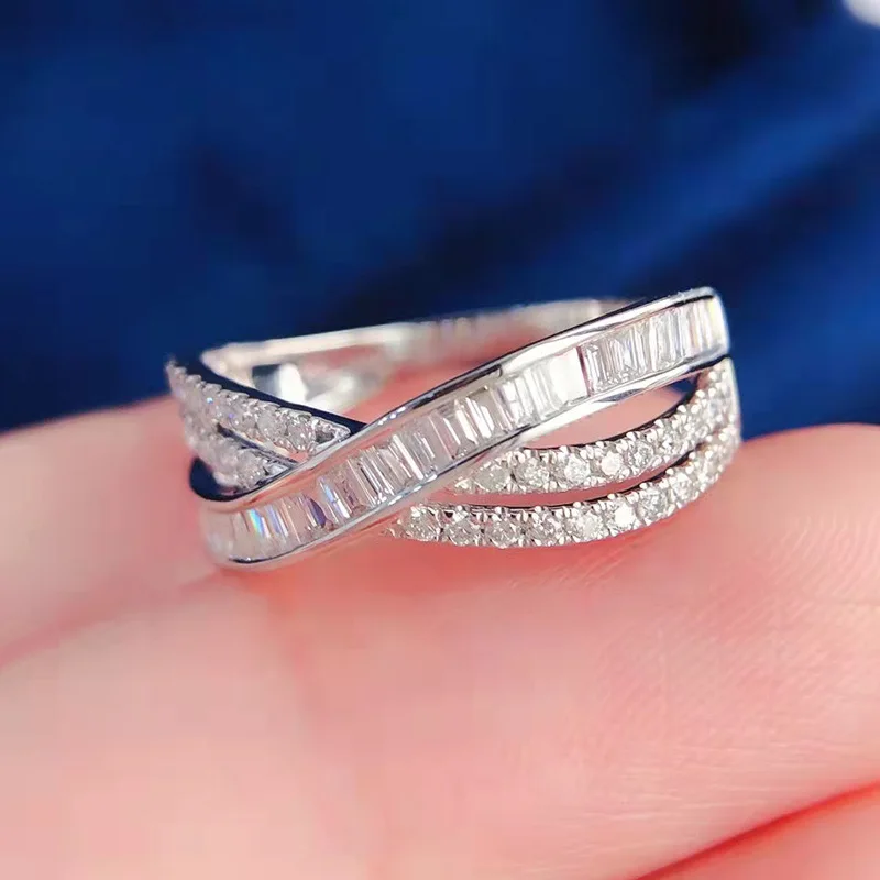 Huitan Modische Damen-Kreuzringe mit brillantem Zirkonia, Kristallringe, Statement-Finger-Accessoires, Luxus-Schmuck