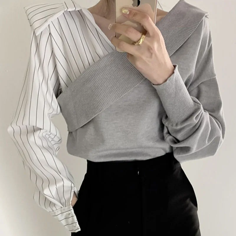 Elegancki wiosenny top z dzianiny w paski, z efektem łączenia kolorów, o luźnym kroju w stylu koreańskim, z dekoltem w serek.